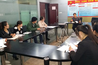 基泰建設(shè)公司和路橋公司組織新員工進行入職培訓