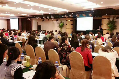 公司組織財(cái)務(wù)人員參加業(yè)務(wù)培訓(xùn)