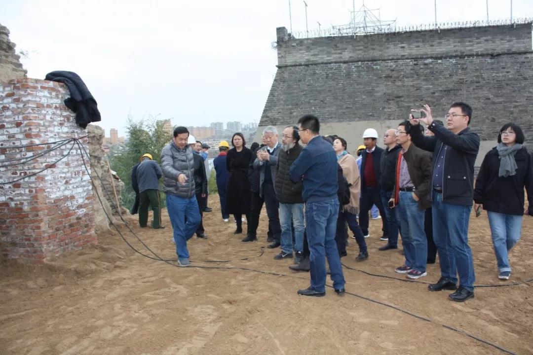 國家文物局及相關(guān)資深專家調(diào)研榆林衛(wèi)城城墻搶險加固工程