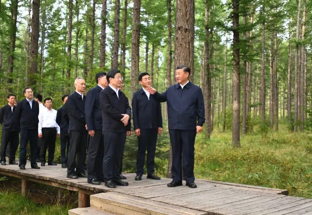 習(xí)近平:發(fā)揚(yáng)塞罕壩精神,把綠色經(jīng)濟(jì)和生態(tài)文明發(fā)展好