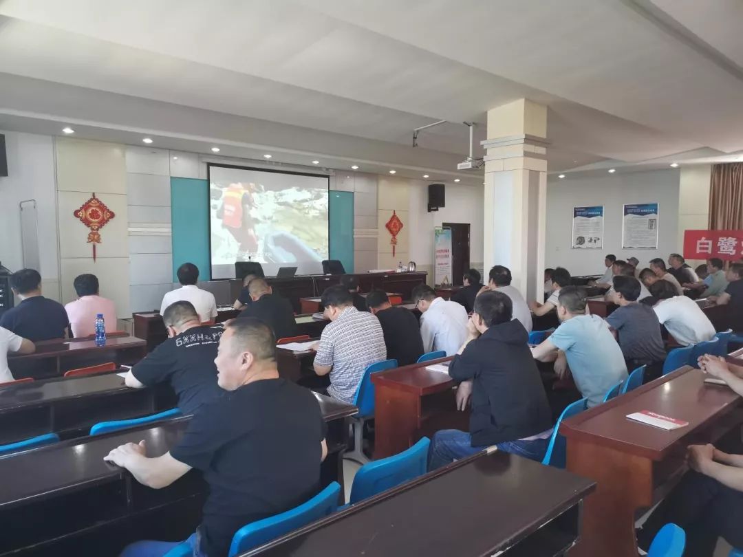 白鷺煤礦開展事故案例警示教育活動(dòng)